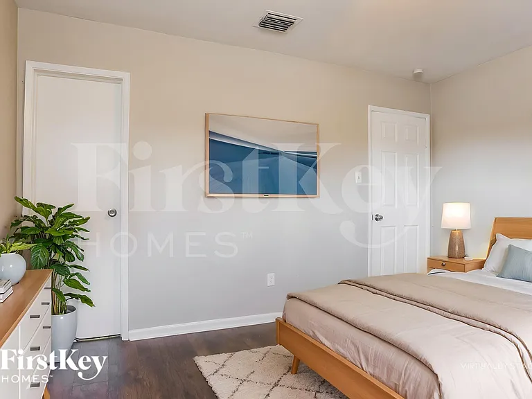 1565 NW 6th Ave — Photo 11