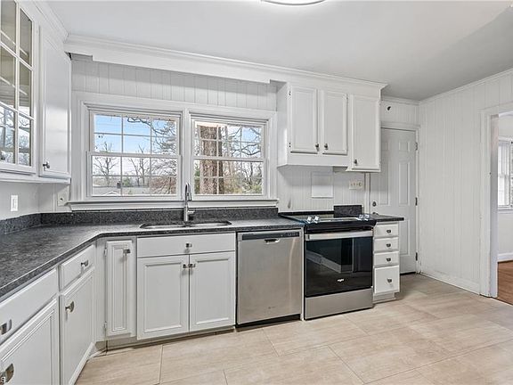 3rd image of 2209 Villa Dr