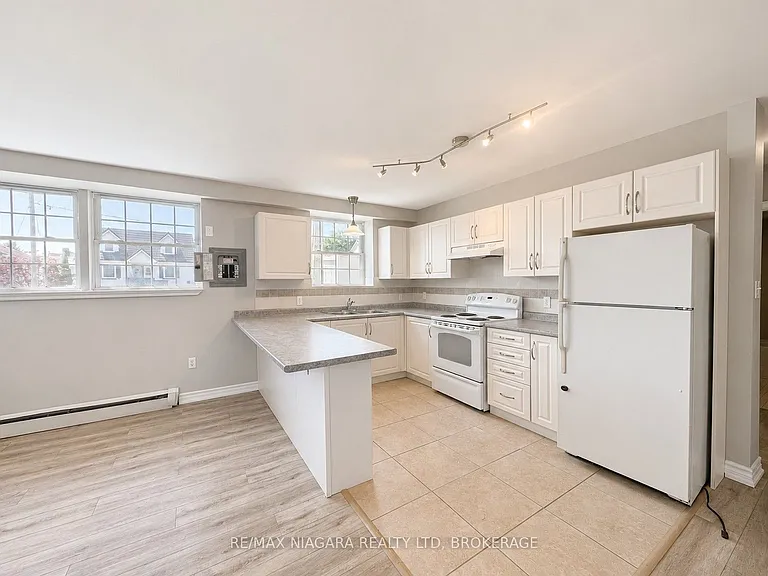 143 Westchester Cres #3 — Photo 4