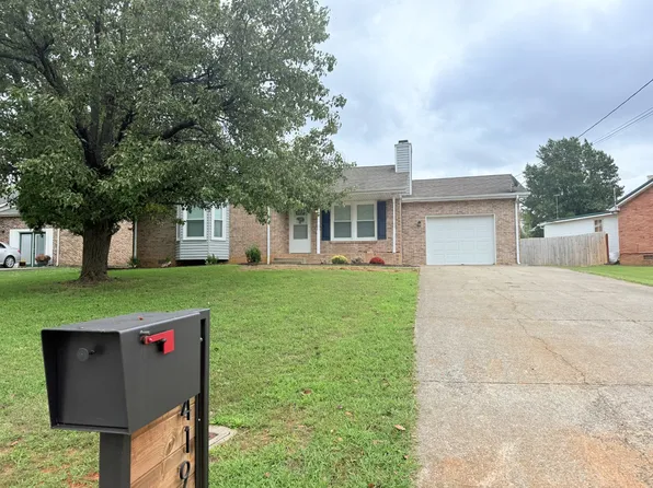1419 Janet Way Dr, Clarksville, TN 37042