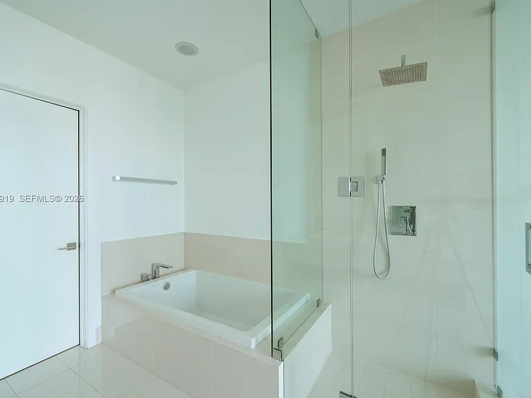 45 SW 9th St #4906 — Photo 27