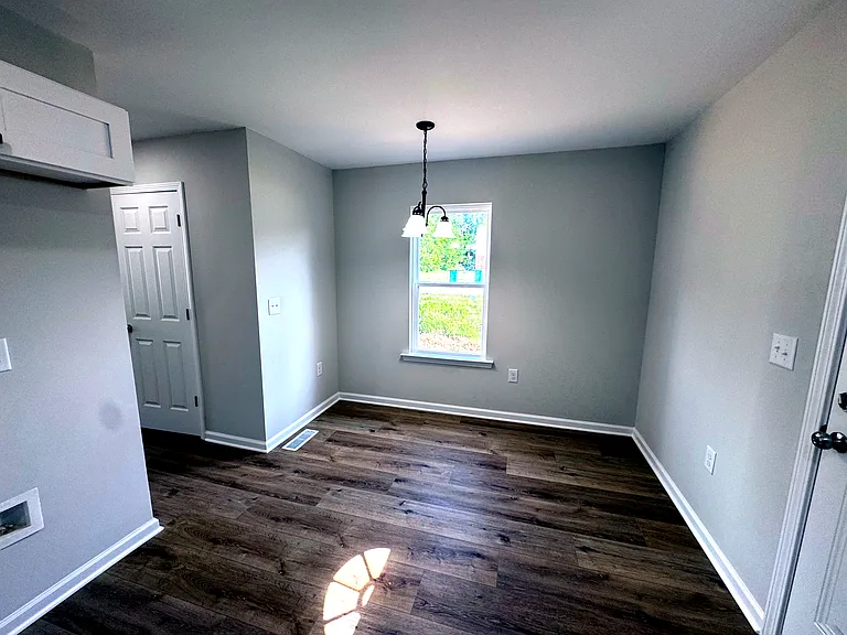301 Dahl St — Photo 4