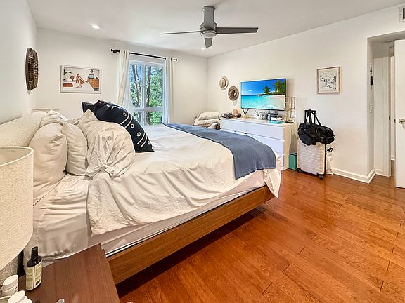 5th image of 1262 S Barrington Ave APT 201