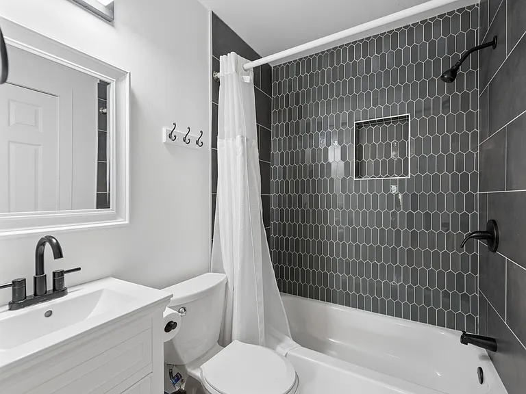 4036 Creekside Dr — Photo 28