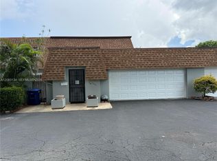 19233 E Lake Dr #19233, Hialeah, FL 33015