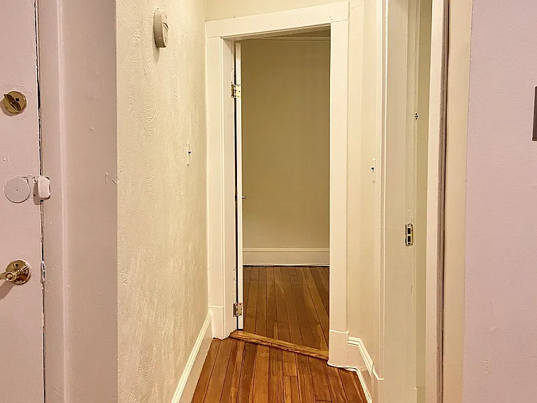 132 Oxford St #1 — Photo 9