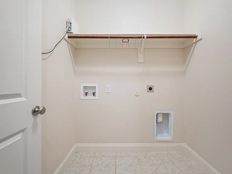 9813 Karlovich Dr — Photo 29