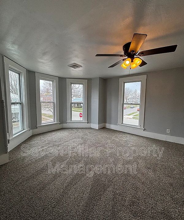 1st image of 703 E 4th St