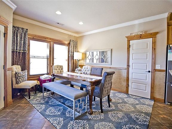 4th image of 2507 SW Pinoak Ave