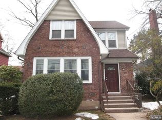 1118 Sussex Rd, Teaneck, NJ 07666