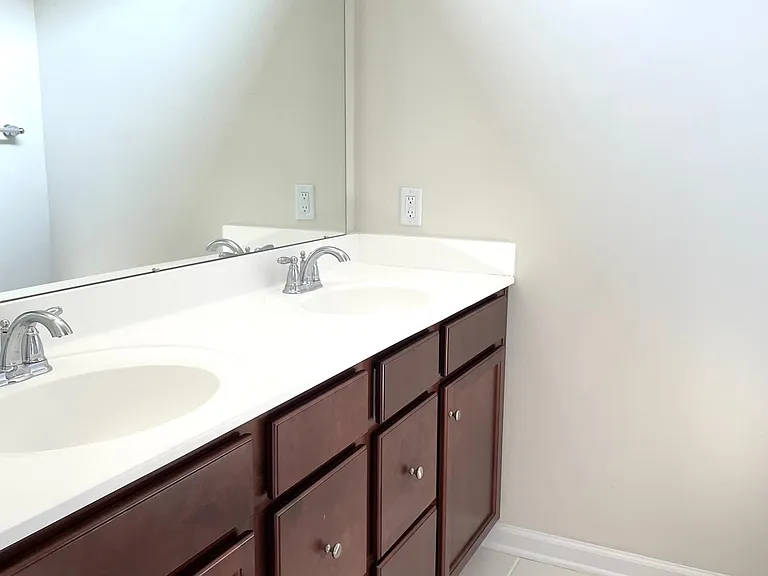 33 Cortland Ct — Photo 8