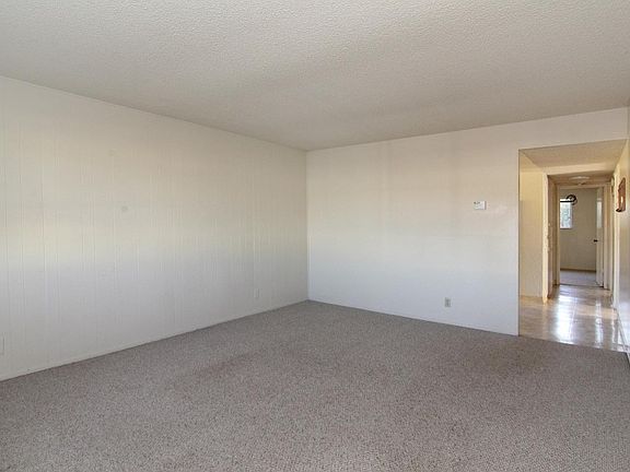 4th image of 667 Bronte Ave