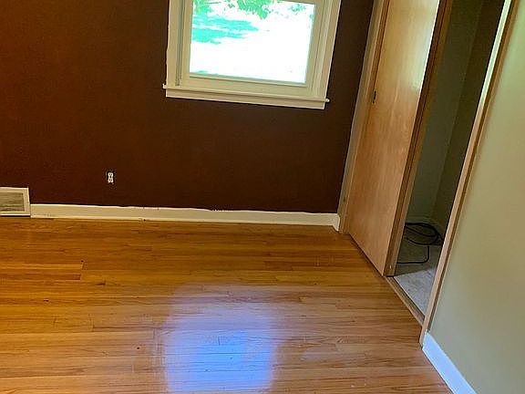 2nd image of 2729 S 40th St