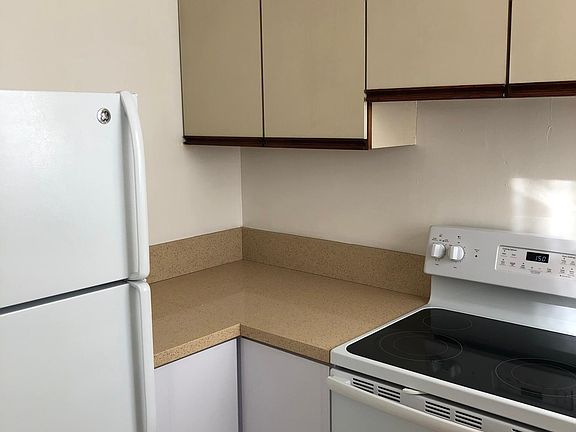 3rd image of 1690 Beach St APT 202