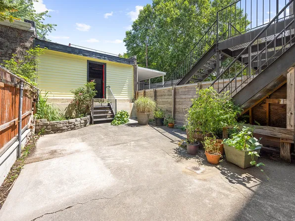 96 Pioneer Street image 3 of 13