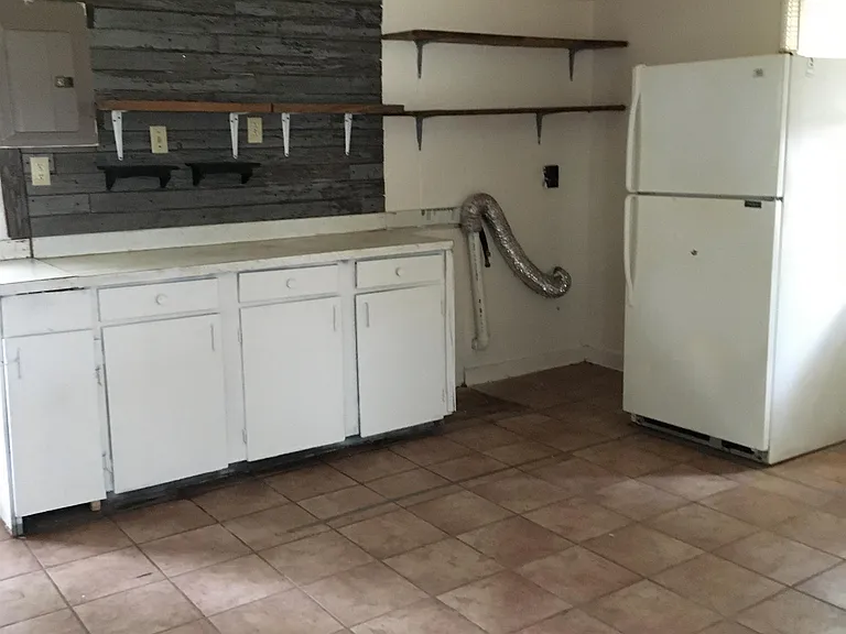 212 Chester St — Photo 7