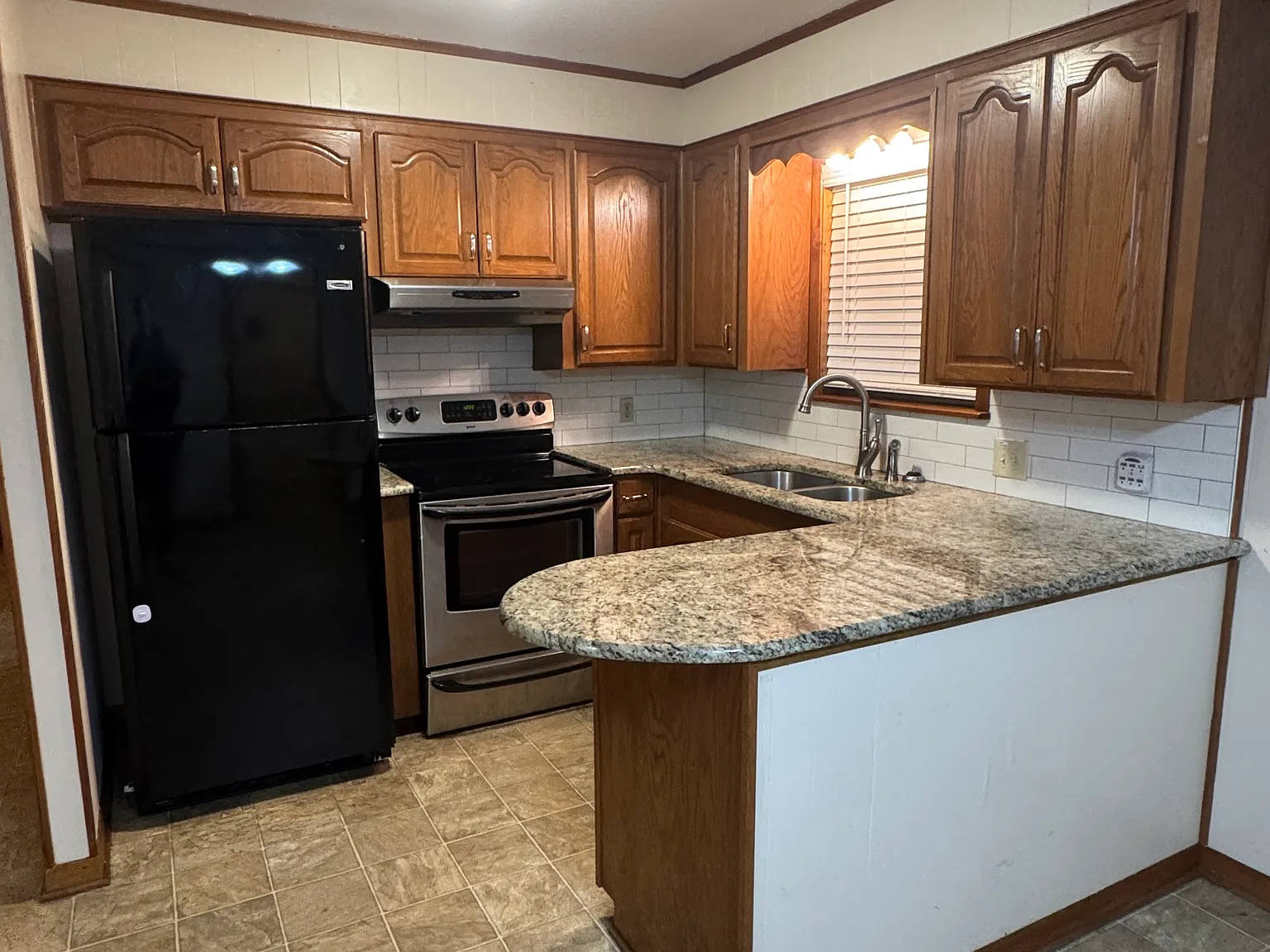 3 bed, 1.5 bath, 1040 sqft, $1,250 — Photo 3