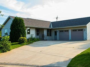 112 Big Round Top, Le Sueur, MN 56058