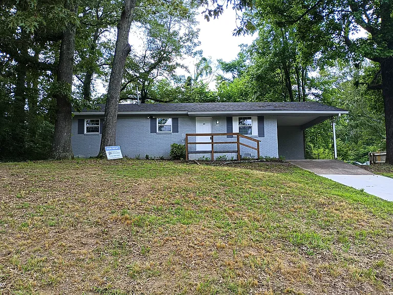 47 Oakwood Dr — Photo 1