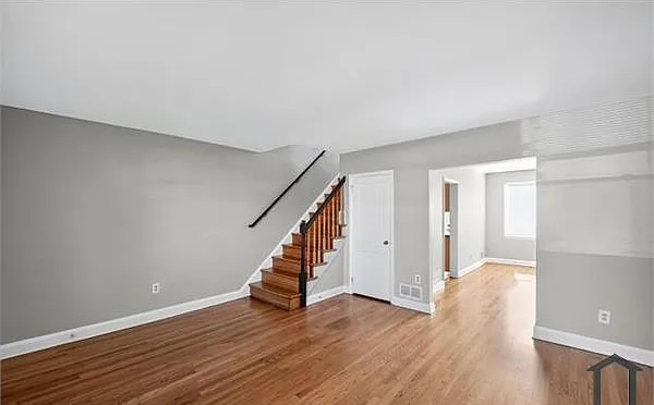 60 S Hawthorne Rd — Photo 3