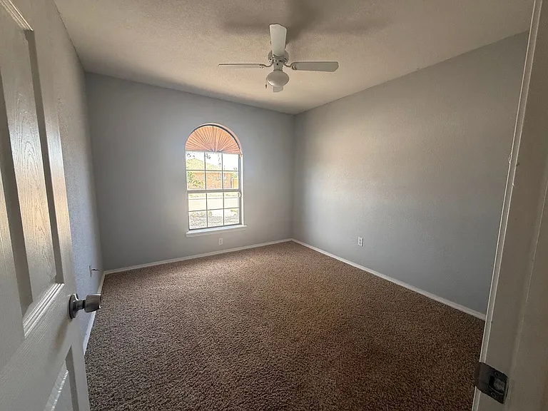 609 Montwood Dr — Photo 8