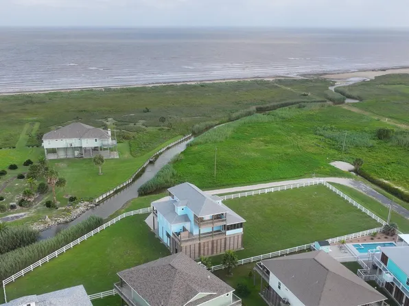810 4th St, Port Bolivar, TX 77650