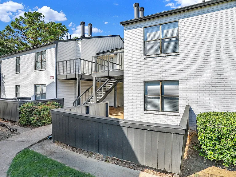 Rock Creek Apartments — Photo 17