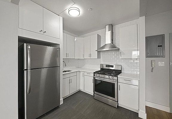 3rd image of 90-02 Queens Blvd #15
