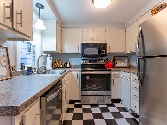 2nd image of 42 Colonial Vlg #42