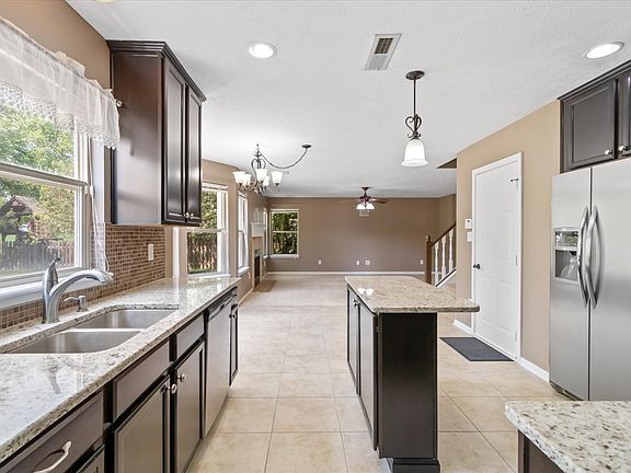 3rd image of 5806 Mill Oak Dr
