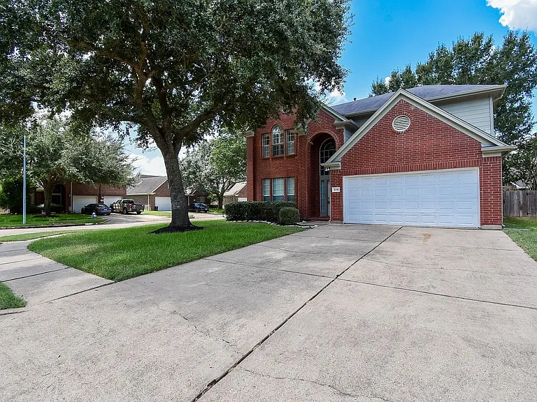 6318 Faulkner Ridge Dr — Photo 1