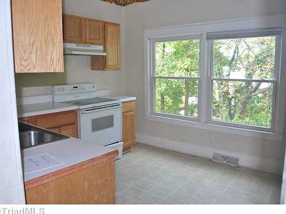 3rd image of 404 Holt Ave