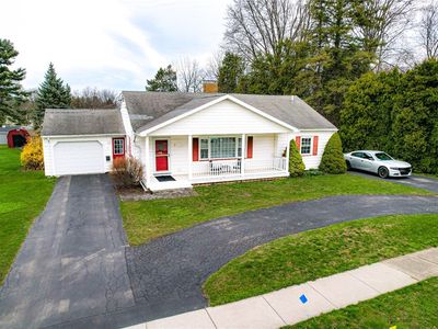 2 Hilltop Dr, Le Roy, NY, 14482