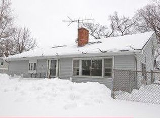 2810 Spring Rd, Mccullom Lake, IL 60050