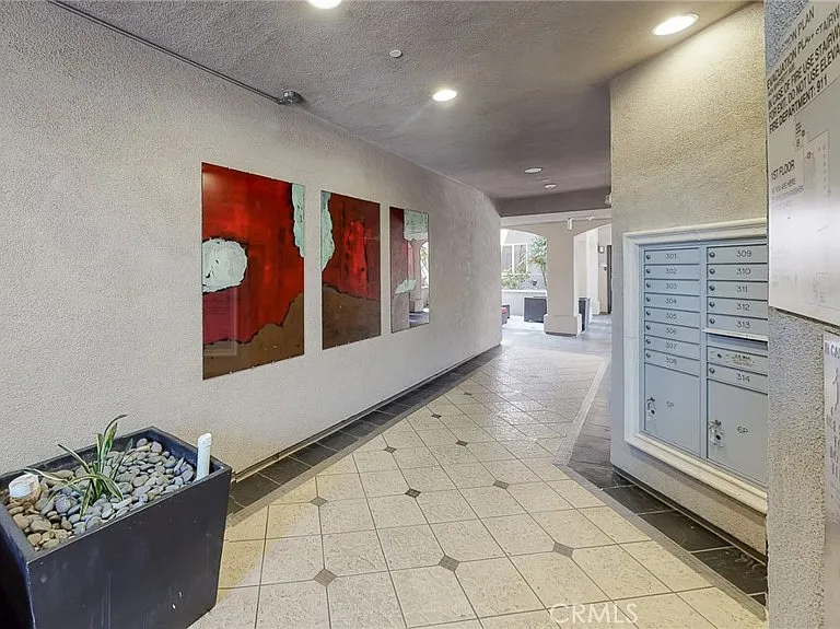 4424 Whitsett Ave #206 — Photo 6