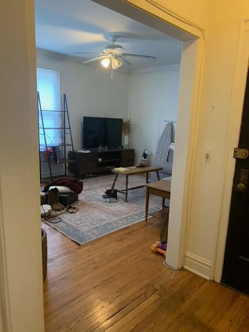 1 bed, 1.0 bath, 800 sqft, $1,895 — Photo 3