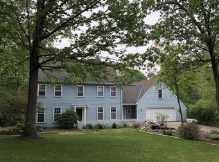 16703 Forest Gate Rd, Dubuque, IA 52001