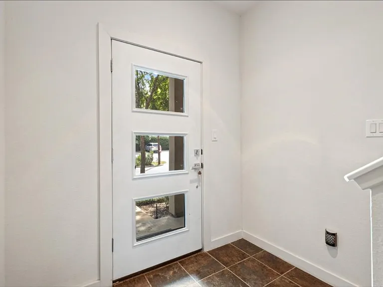 3800 Holland Ave #8 — Photo 4