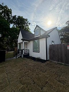 2nd image of 2201 Davis St