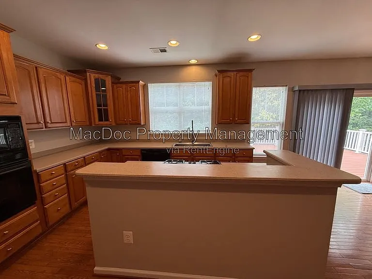 1404 Graham Dr — Photo 30