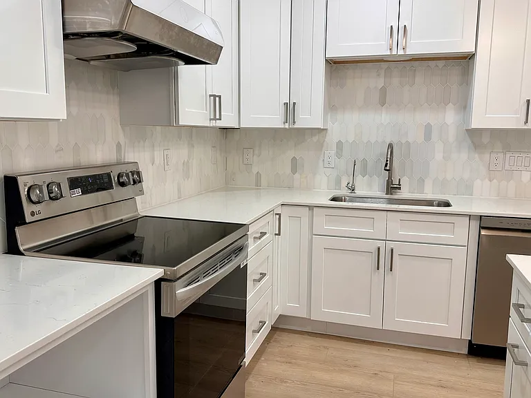 1115 E 400 N — Photo 2