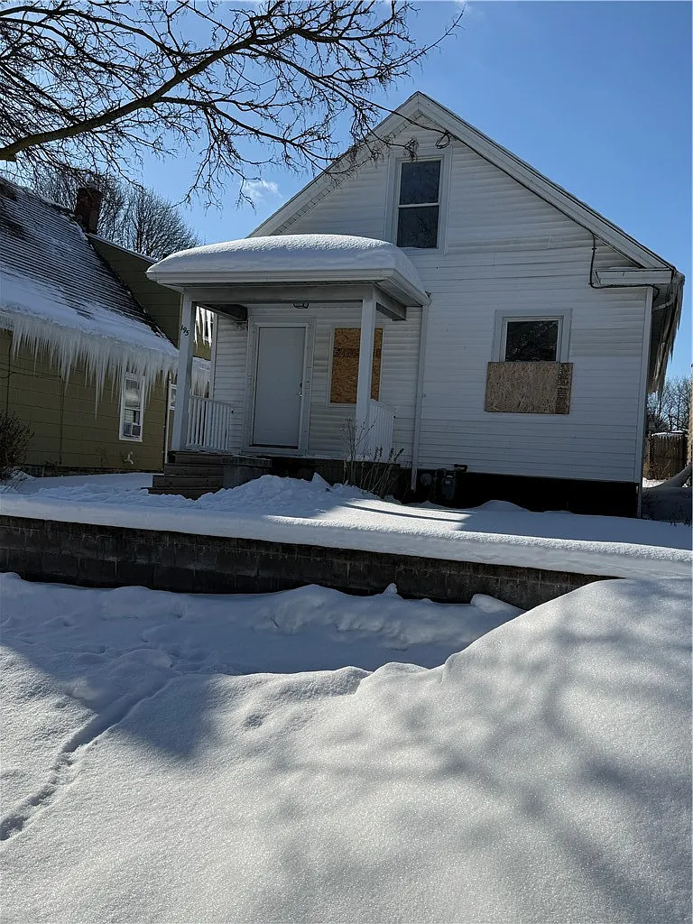 195 5th St photo 1