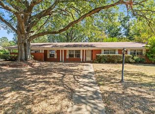 8 Holiday Ln, Texarkana, TX 75503