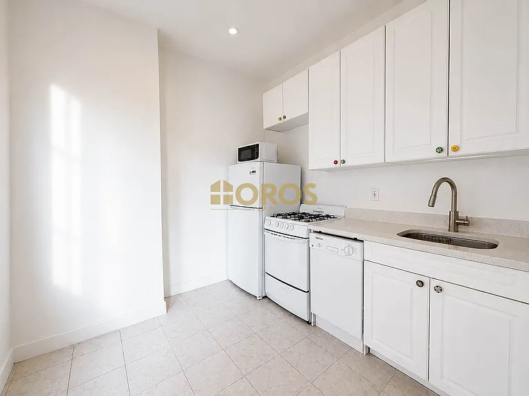 50 Avenue B #5C — Photo 2