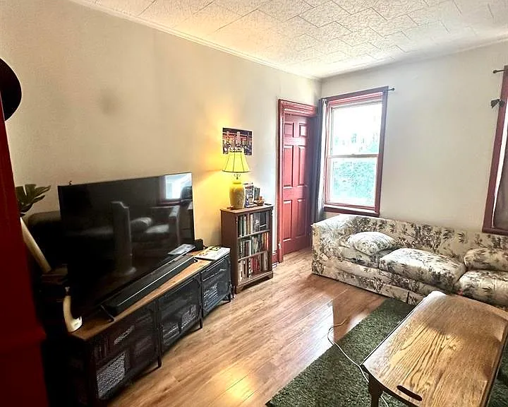 340 N 2nd St #2 — Photo 5