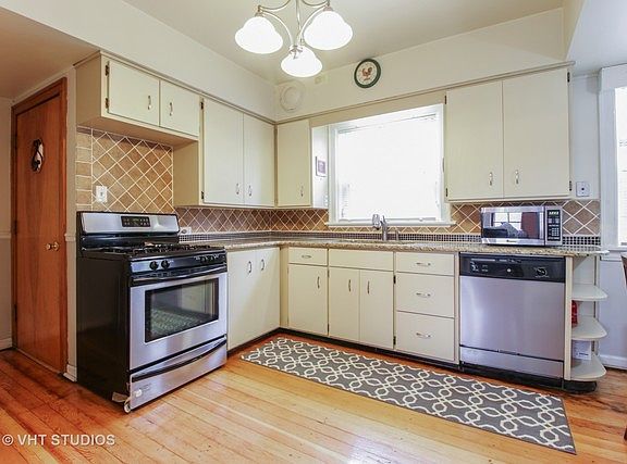 3rd image of 10303 S California Ave