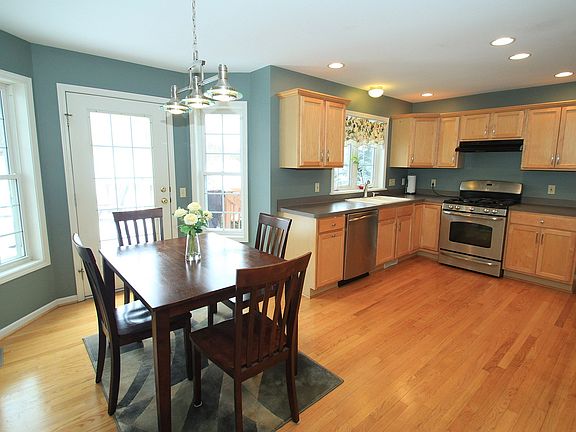 3rd image of 14 Teal Dr