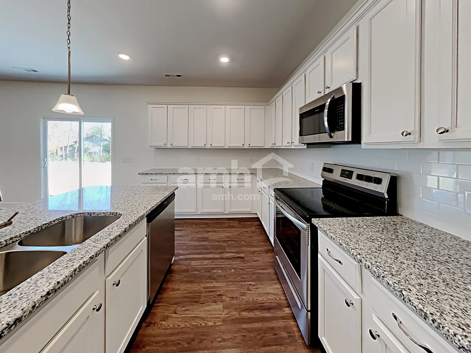 5 bed, 3.0 bath, 2553 sqft, $2,830 — Photo 3