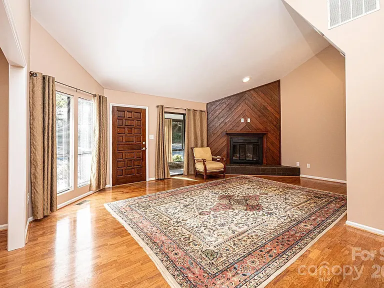 850 8th St NE — Photo 6