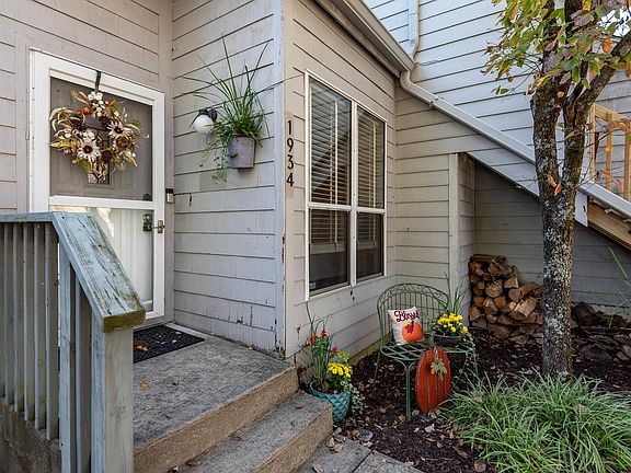 4th image of 1934 E Bay Pointe Dr